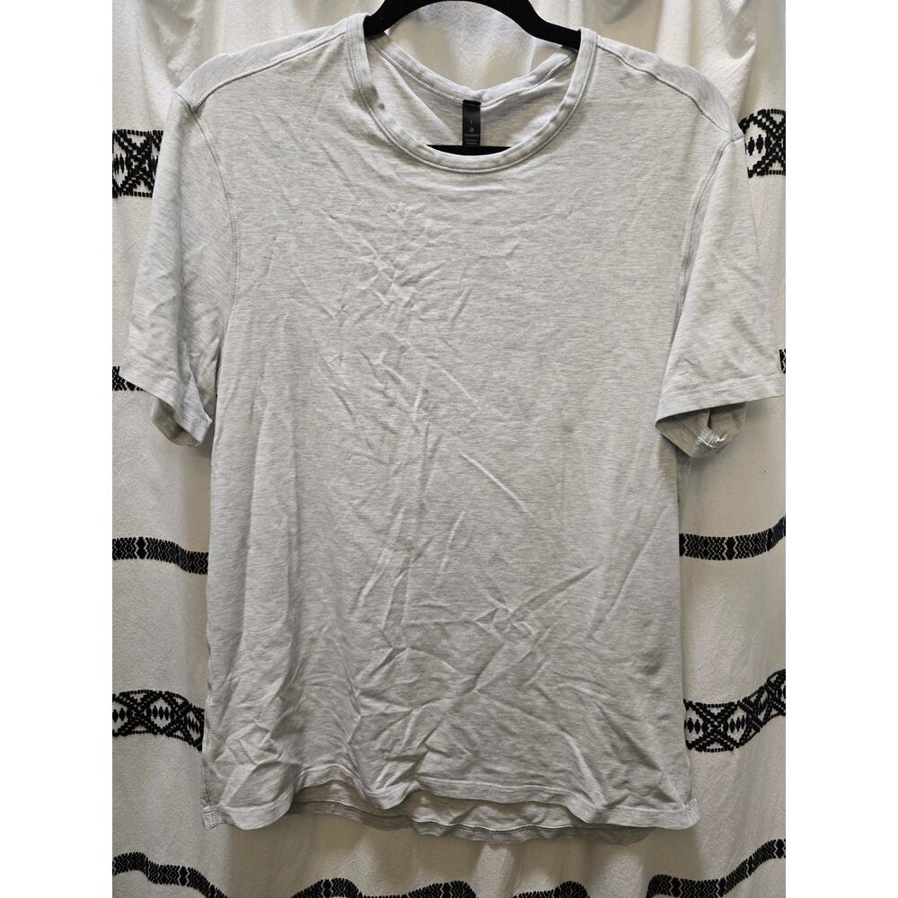 Lululemon light‎ gray heathered crew neck short sleeve athletic shirt size large
